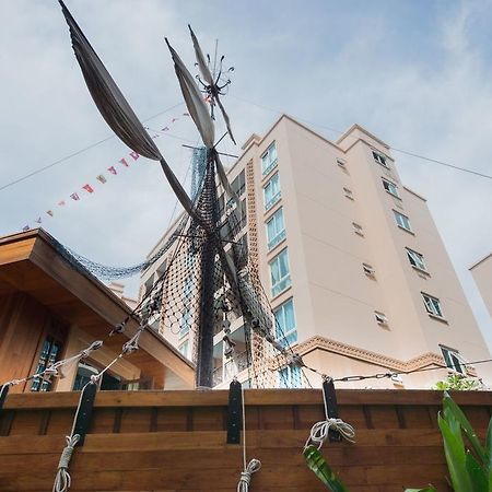 Atlantis Pattaya High Service Джомтьен Экстерьер фото