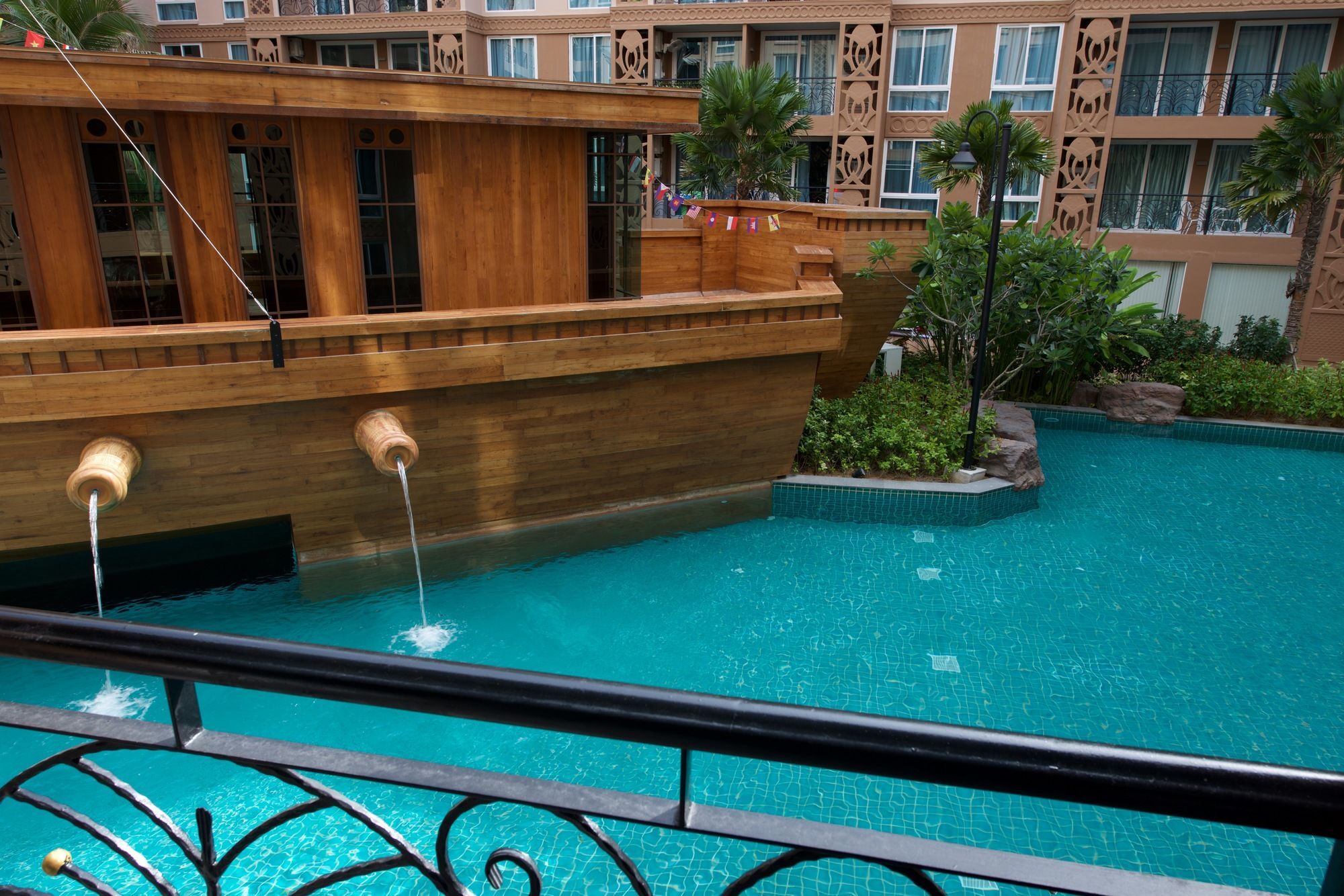 Atlantis Pattaya High Service Джомтьен Экстерьер фото