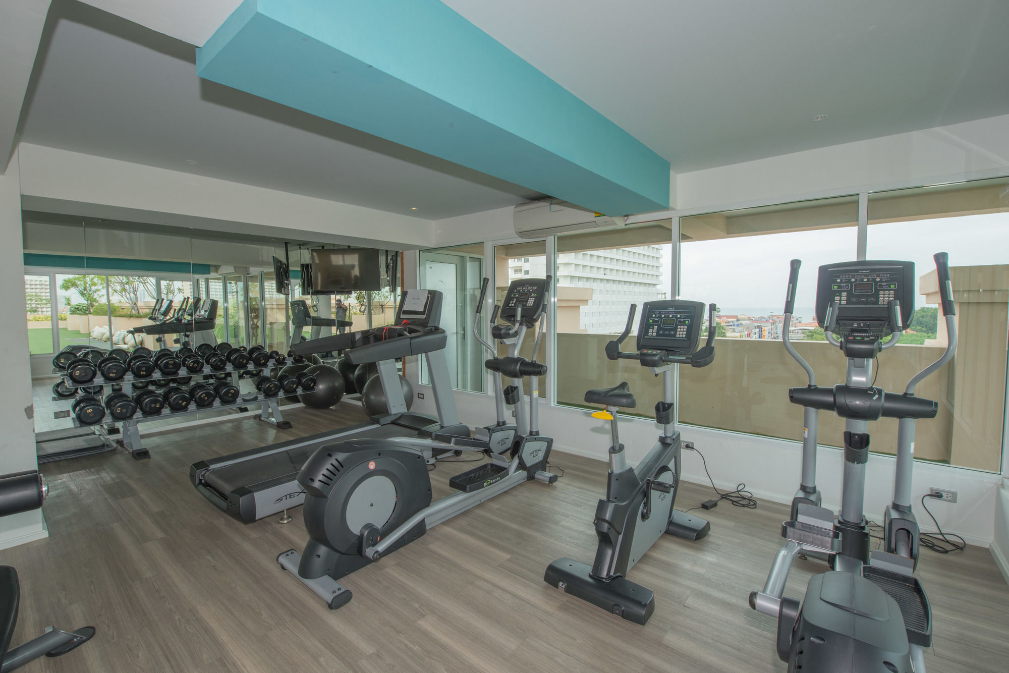 Atlantis Pattaya High Service Джомтьен Экстерьер фото