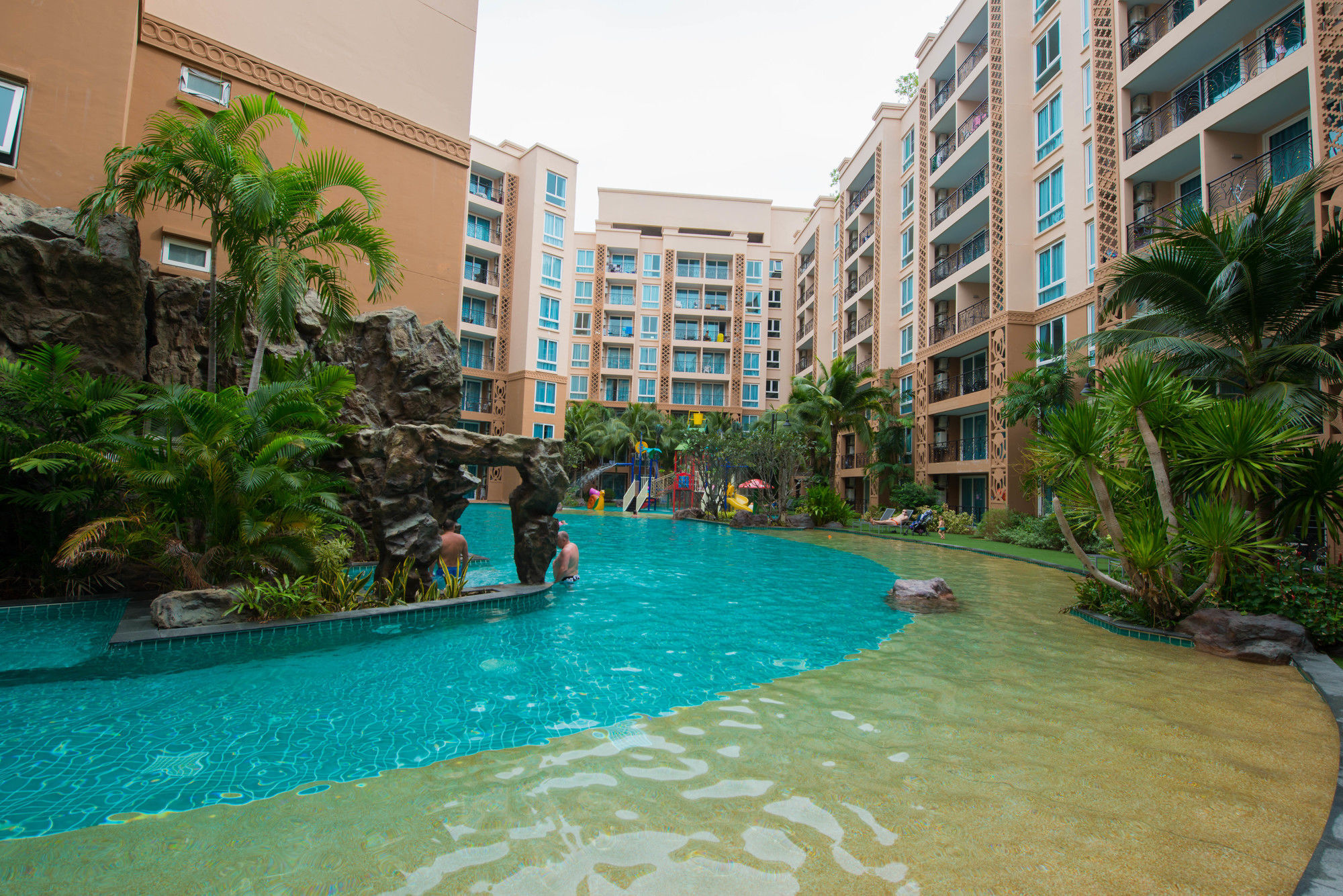 Atlantis Pattaya High Service Джомтьен Экстерьер фото