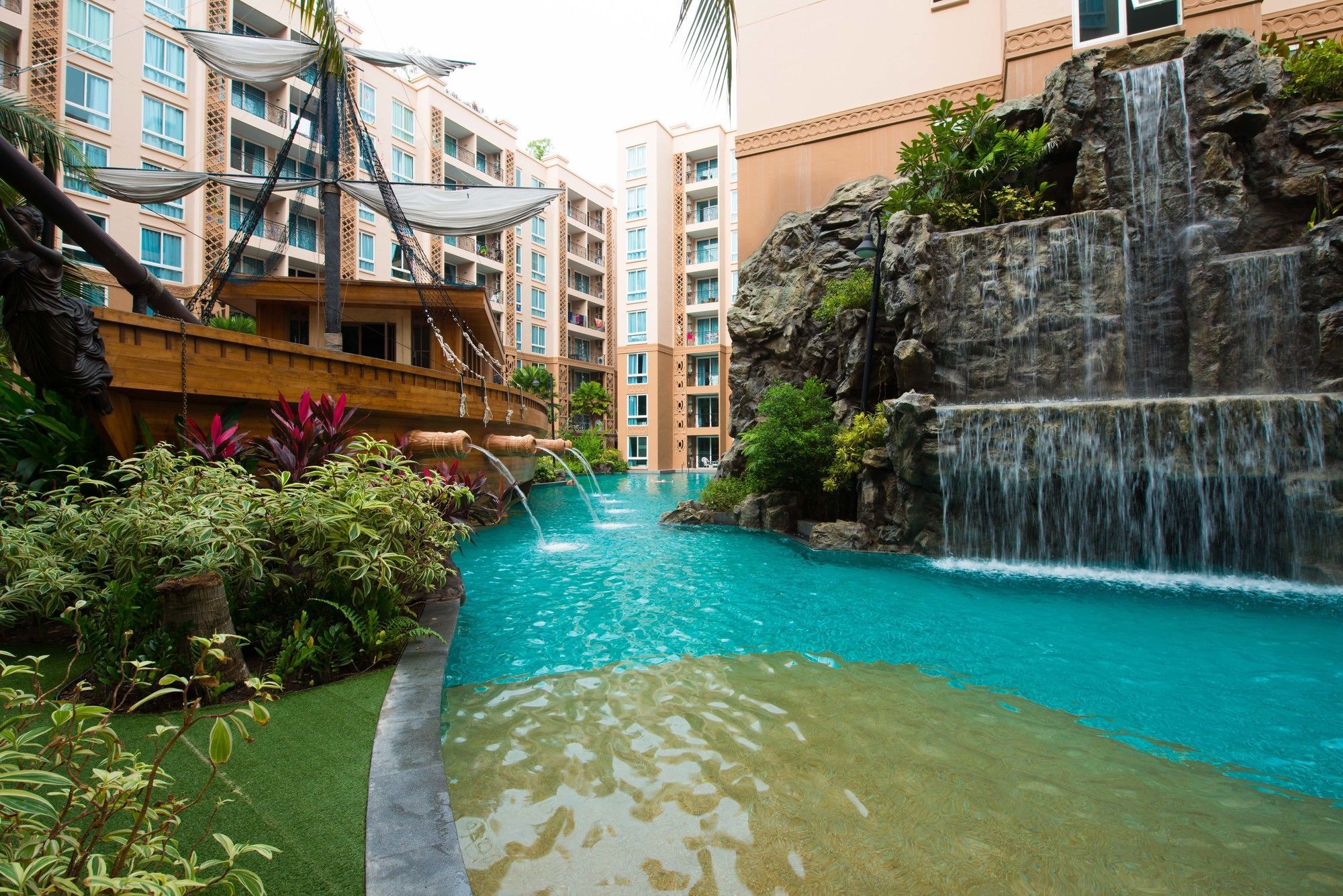 Atlantis Pattaya High Service Джомтьен Экстерьер фото