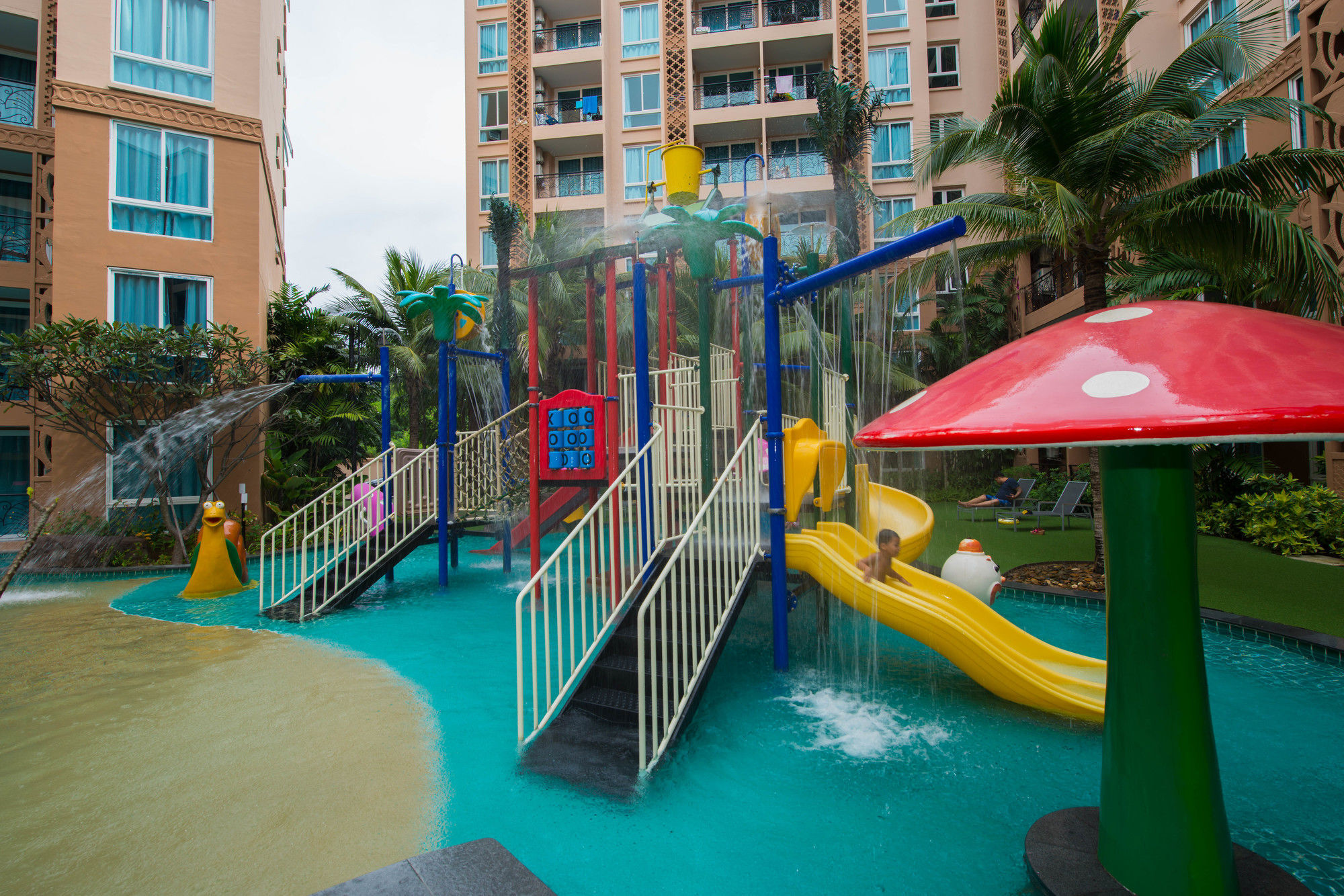 Atlantis Pattaya High Service Джомтьен Экстерьер фото