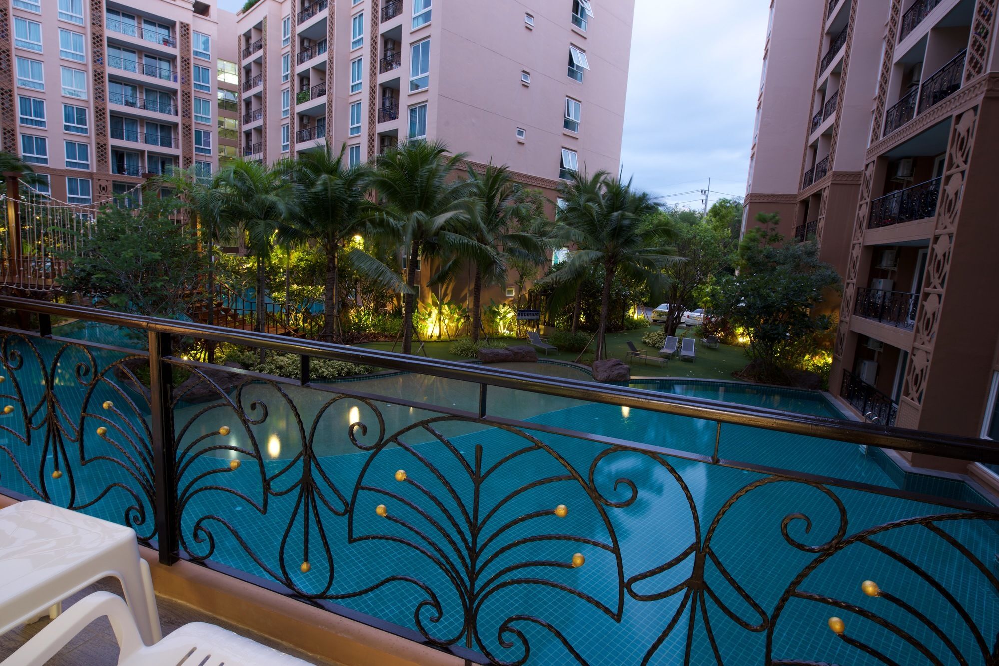 Atlantis Pattaya High Service Джомтьен Экстерьер фото